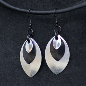 Black and Silver Scalemaille Earrings: Renaissance Fair Costume LARP Cosplay