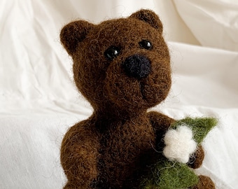 Needle Felted Teddy Bear: Handmade Wool Sculpture with Flowers