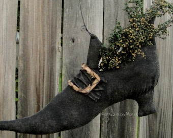 Edna Nettle's Shoe. A primitive Folk Art Pattern from Raven's Haven