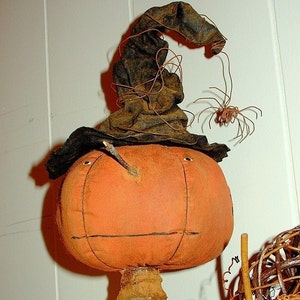 Amelia, A Primitive Pumpkin Pattern from Raven's Haven