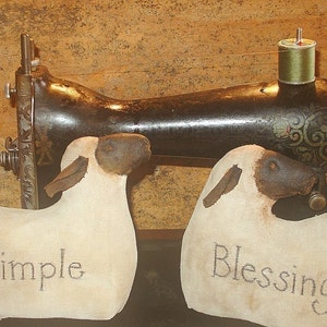 Simple Blessings Sheep, A Primitive Folk Art Pattern by Raven's Haven