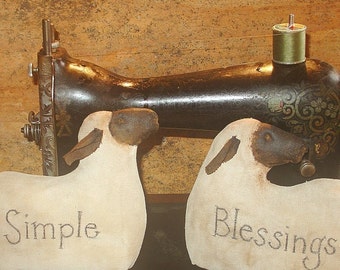 Simple Blessings Sheep, A Primitive Folk Art Pattern by Raven's Haven
