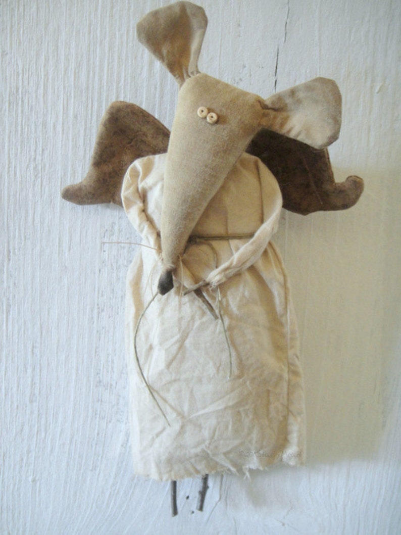 Angelique A Primitive Mouse Pattern from Raven's Haven | Etsy