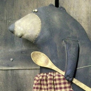 Raven's Haven Primitive Folk Art pattern. Marjorie Bear