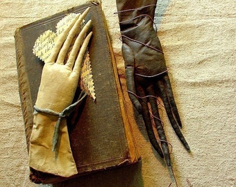 Eliza Pennyworth's Glove, an Extreme Primitive Pattern.