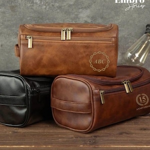 Leather Toiletry Bag, Personalised Mens Toiletry Bag for Groomsman, Leather Dopp Kit for Him, Mens Leather Accessory Bag, Valentines Gifts