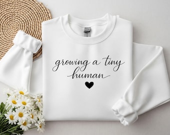 Moletom "Criando um Pequeno Ser Humano", Suéter para Futura Mamãe, Suéter para Anúncio de Gravidez, Suéter Estampado para Nova Mamãe, Looks para o Dia das Mães