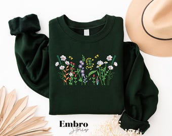 Wildflowers Embroidered Sweatshirt, Flowers with Honey Bee Sweater, Floral Crewneck Sweatshirt, Nature Lover Jumper, Gift for Flower Lovers