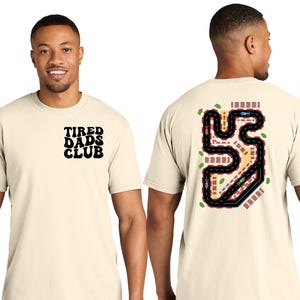疲れた父のクラブTシャツ、お父さんの背中で車ごっこシャツ、マットロードカーレーストラックシャツ、お父さんへのかわいい父の日ギフト、疲れた父のクラブギフト