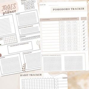 Pode incluir: Um conjunto de tr&ecirc;s folhas de planeamento em papel branco com texto preto. As folhas incluem um planeador di&aacute;rio com sec&ccedil;&otilde;es para objetivos, &aacute;gua e gratid&atilde;o, um rastreador pomodoro com listas de tarefas e uma grelha de h&aacute;bitos di&aacute;rios.