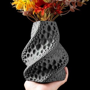 3D Printed Sculptural Vase: Modern Organic Form Centerpiece