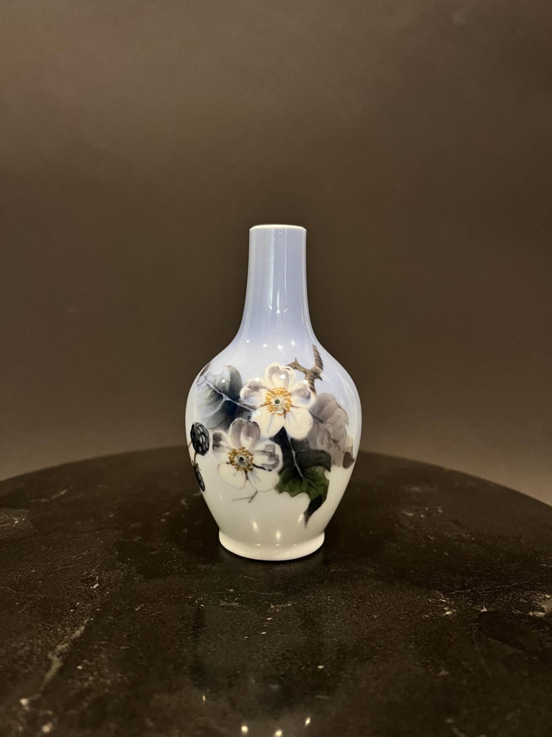 ロイヤルコペンハーゲン花瓶 ロイヤル コペンハーゲン 磁器花瓶 1955年 - ブルー ブラックベリー
