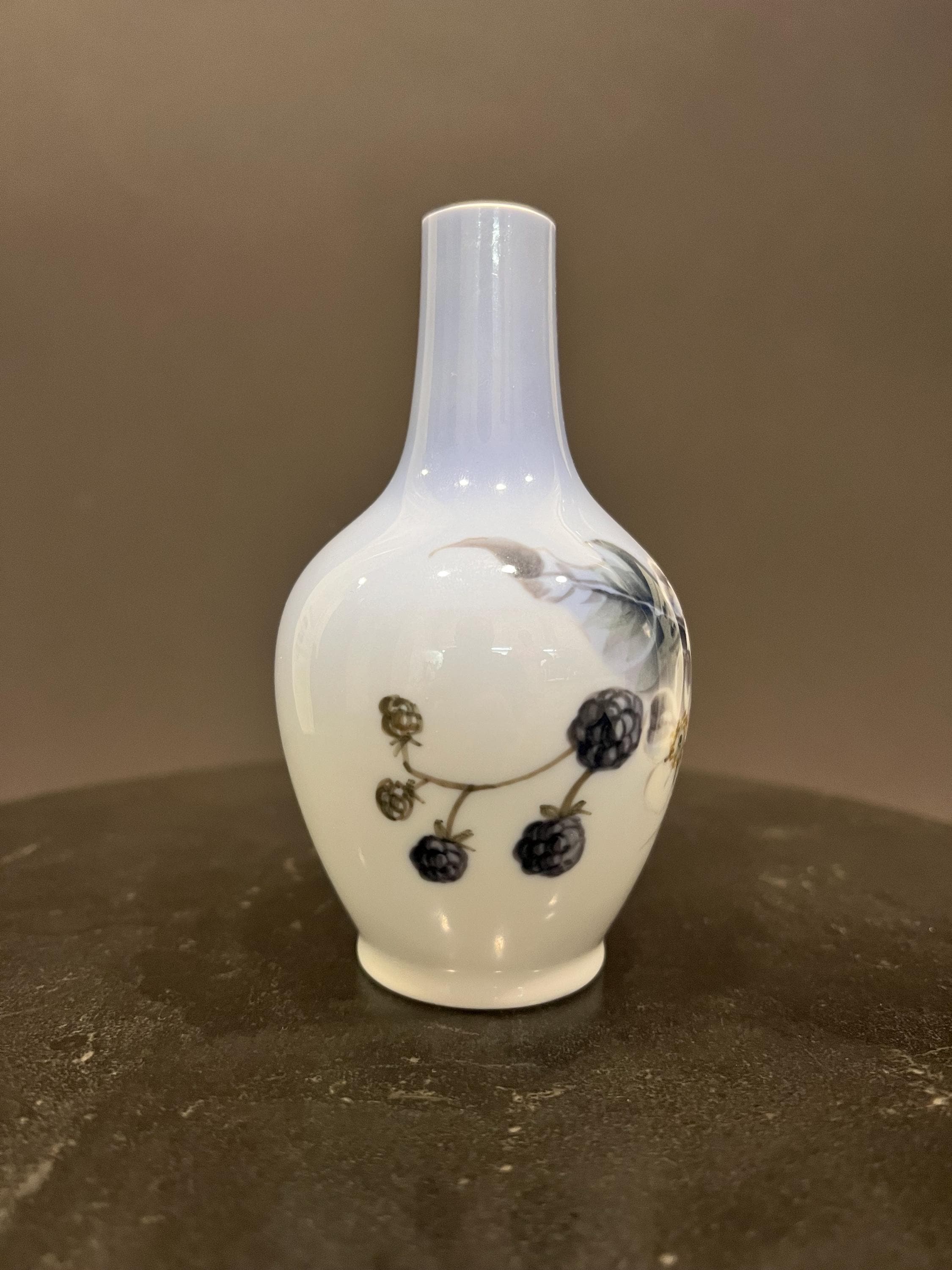 ロイヤル コペンハーゲン 磁器花瓶 1955年 - ブルー ブラックベリー