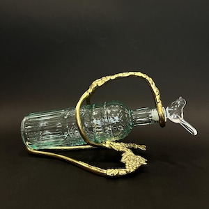 ブドウの葉をデザインしたヴィンテージ真鍮ワインホルダー（1940 年代）