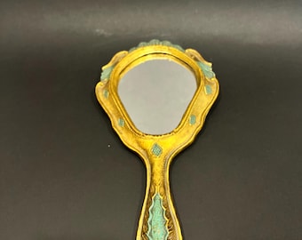 Espejo de mano vintage florentino con marco de madera adornado en dorado y verde