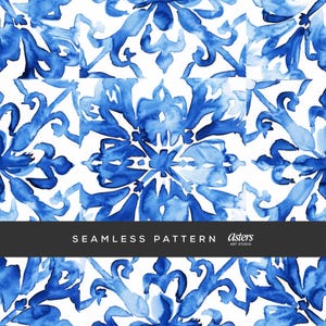 Puede incluir: Patrón sin costuras con un diseño repetitivo de motivos florales azules en acuarela sobre fondo blanco. Incluye el texto "SEAMLESS PATTERN" y el nombre "Asters ART STUDIO". Adecuado para diversas aplicaciones de diseño.