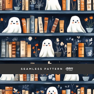 Könnte beinhalten: Nahtloses Muster mit einem dunkelblauen Bücherregal voller Bücher, Pflanzen und lächelnden Geisterfiguren. Der Text "SEAMLESS PATTERN" ist auf einem dunkelgrauen Banner zu sehen.