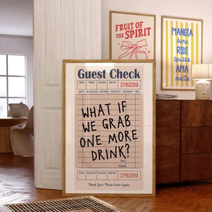 Utskrivbar gästcheckposter, Tänk om vi tar en drink till, funkig barvagnstavla, trendig väggkonst