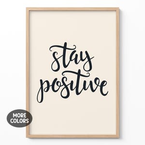 Stampa artistica da parete minimalista, poster tipografico "Stay Positive", decorazione con citazione motivazionale, regalo moderno per ufficio, stanza con vibrazioni positive, cartello della galleria
