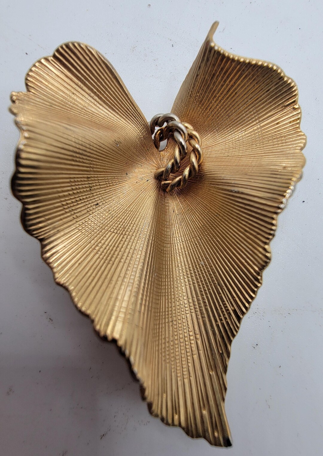 Broche Dorée En Forme De Feuille Signée Coro - Bijou Vintage Occasion