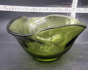 Large Vintage Indiana Glass Avocado Green Ruffled Glass Bowl - 10"