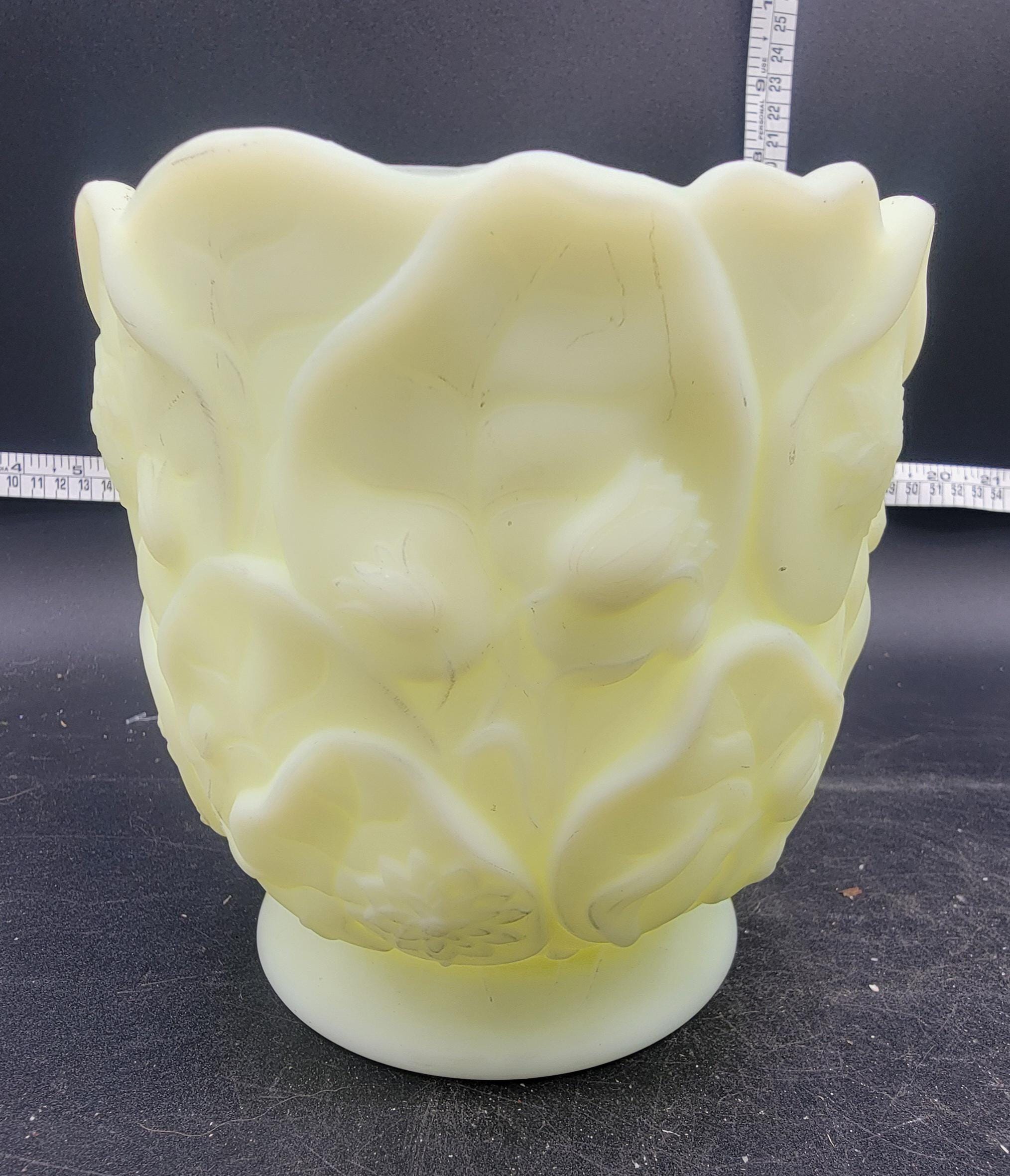 工芸品 Fenton Vaseline Uranium Custard Vase Vintage 1930s Fenton Custard Glass Uranium Vaseline Poppy Vase - Etsy