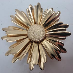 Vintage Sarah Coventry Gold Flower Brooch