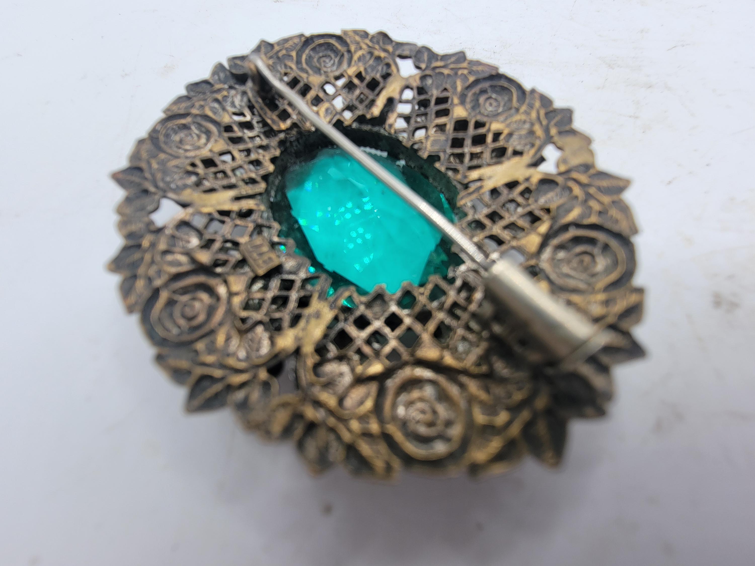 Broche Ancienne Yves Saint Laurent, Métal Doré, Pierre Verte, Style Art Nouveau