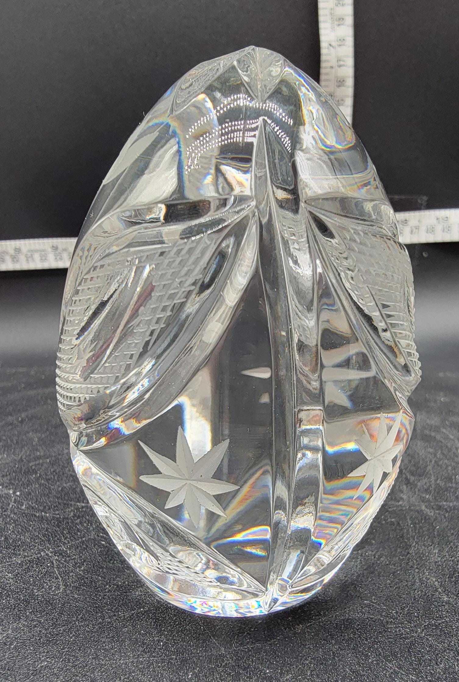 ポーランド産鉛クリスタルエッチングガラスの卵型ペーパーウェイト