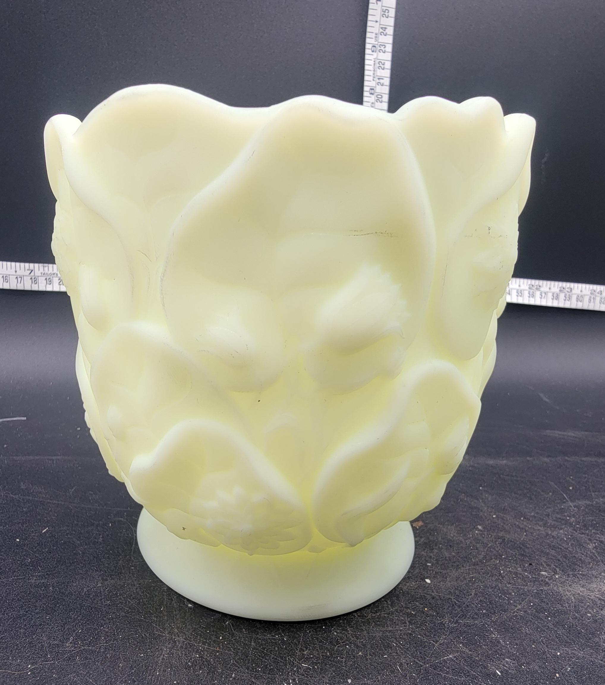Vintage 1930s Fenton Custard Glass Uranium Vaseline Poppy Vase