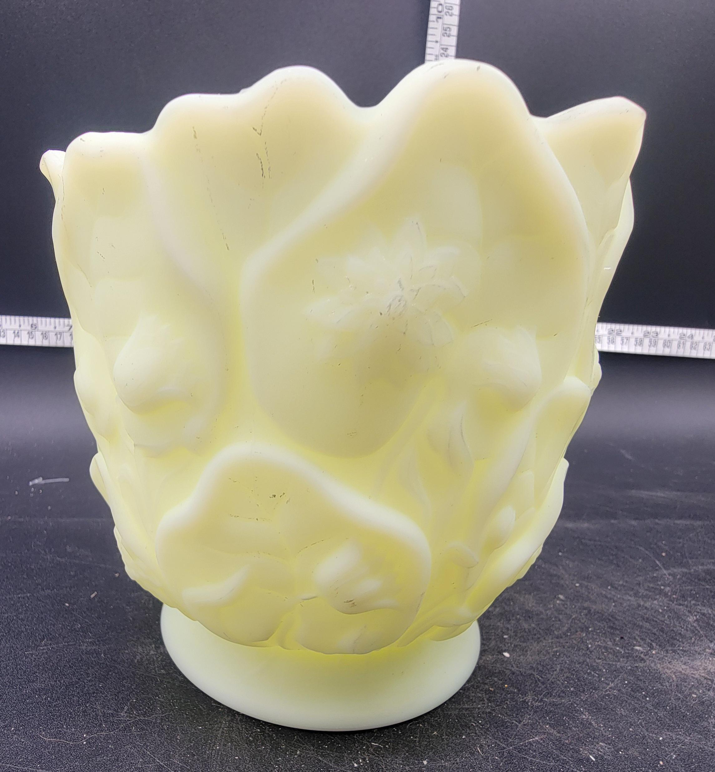 Vintage 1930s Fenton Custard Glass Uranium Vaseline Poppy Vase