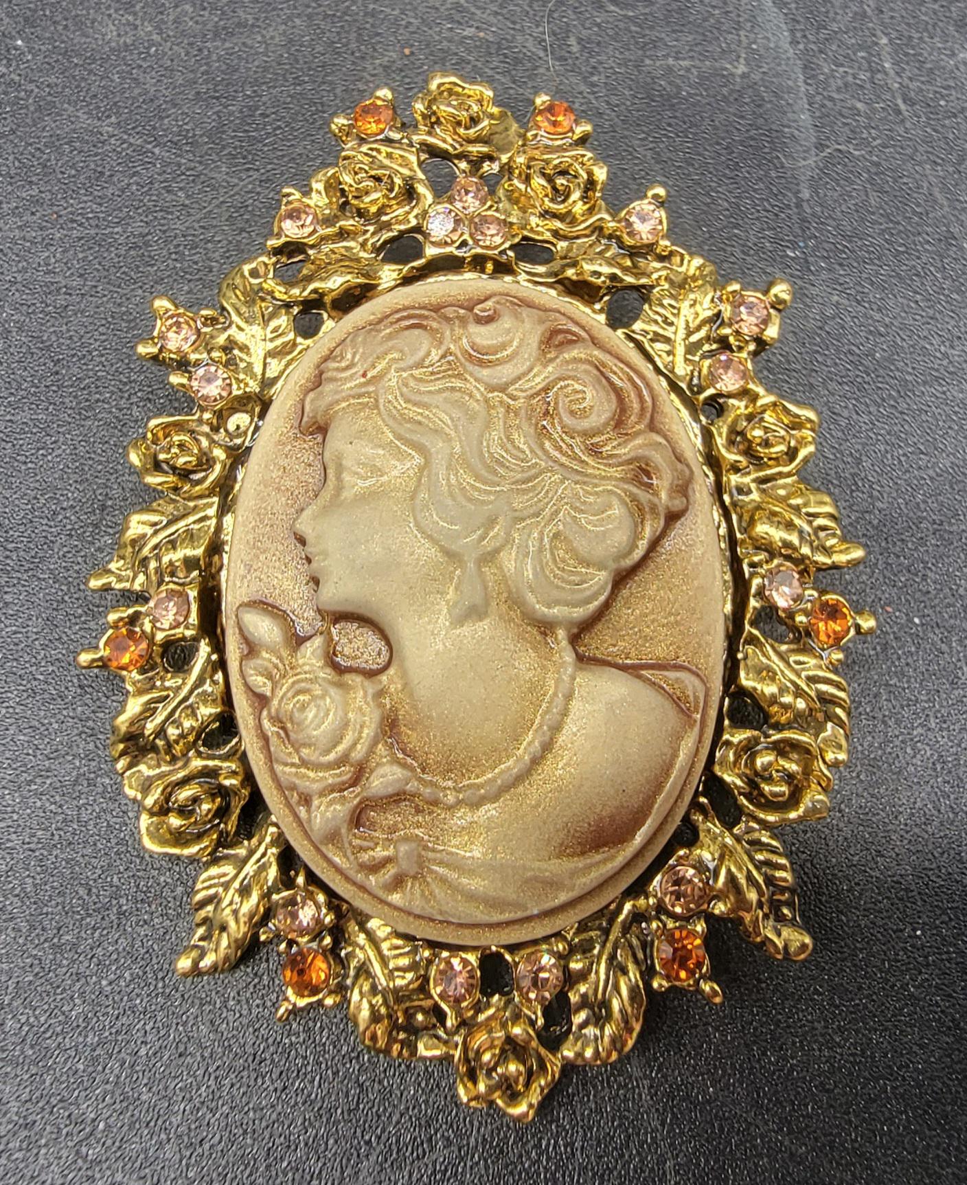 ヴィンテージ 左向きカメオブローチ - Etsy 日本