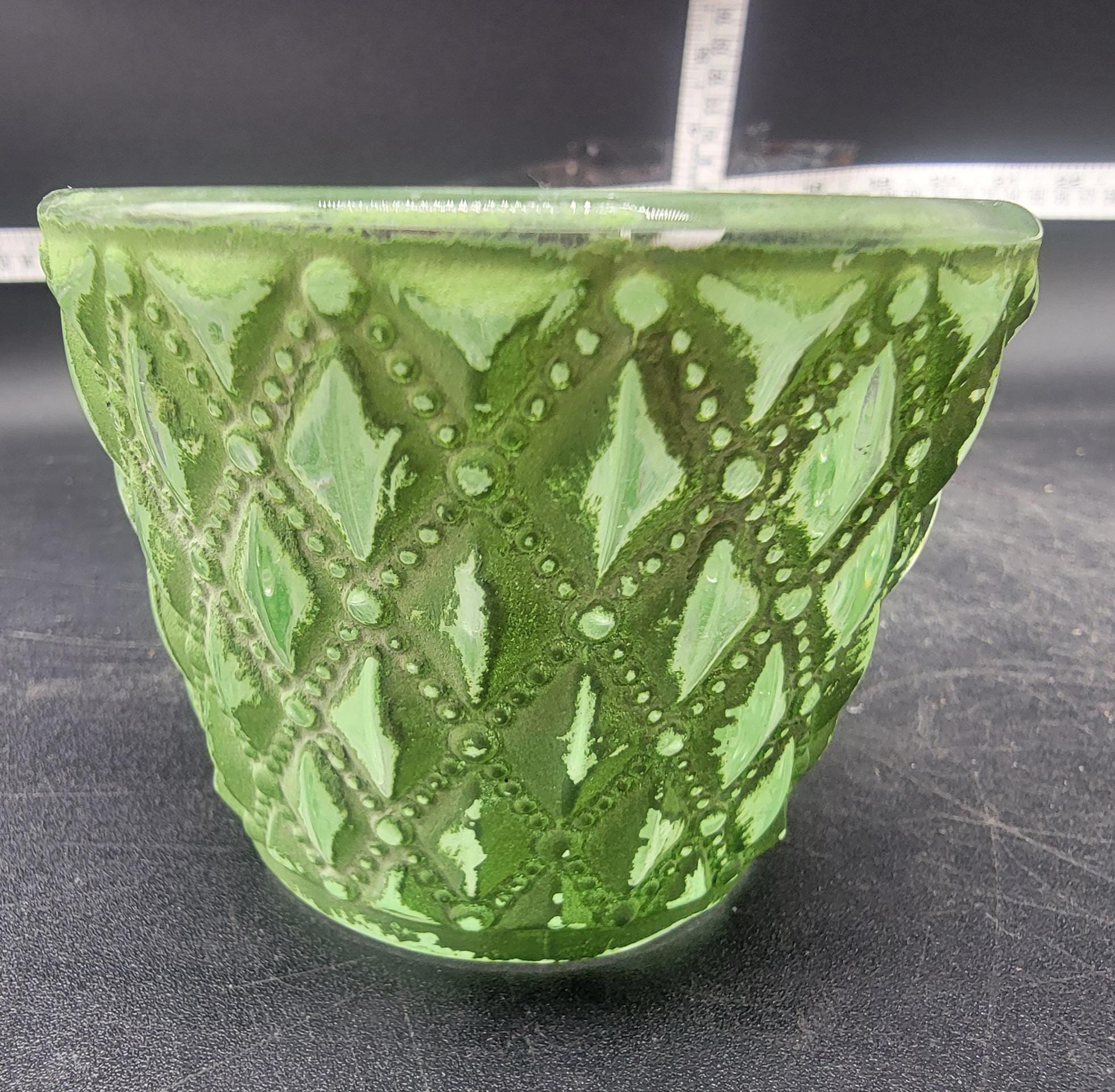 ヴィンテージ ミルジョガーデン グリーンガラス花瓶 - 2インチ - Etsy 日本