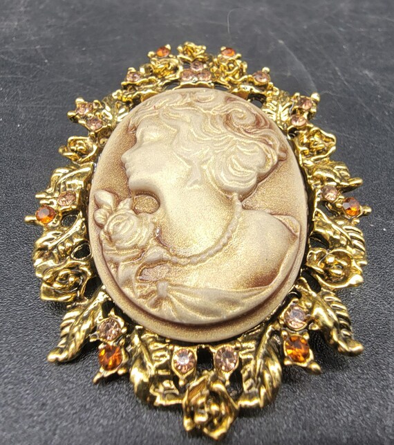 ヴィンテージ 左向きカメオブローチ - Etsy 日本