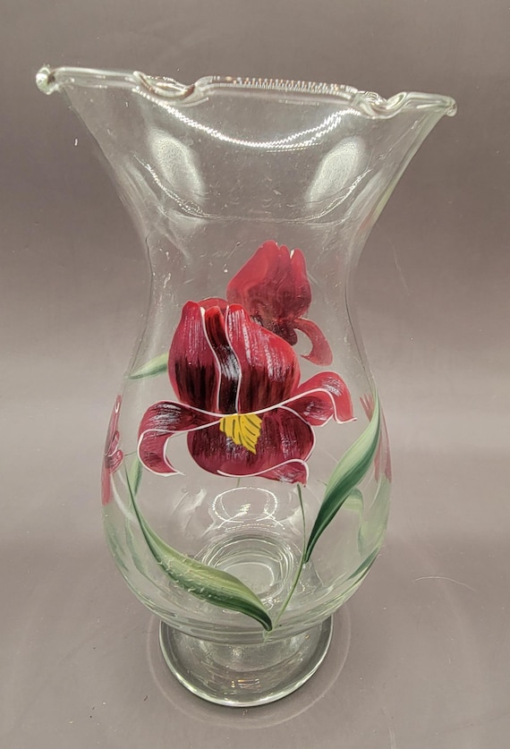 濃い栗色/紫色の花が描かれたヴィンテージの手描き透明ガラス花瓶