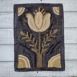 Folk Art Primitive Hand Hooked Rug ~ Antique Tulip ~