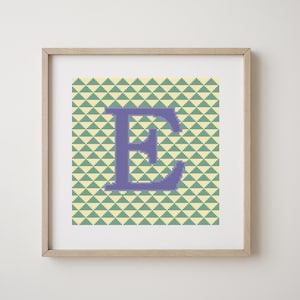Modèle de point de croix lettre E : monogramme bleu (PDF téléchargeable)