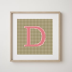 Letra D, padrão de alfabeto em ponto cruz, letra rosa em fundo de algodão verde oliva, monograma, decoração moderna, padrão PDF para download