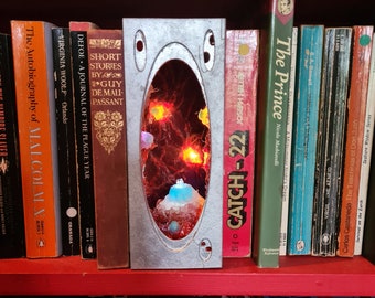 Fleshy, glowing alien spacecraft - book nook diorama. light up, fluorescing