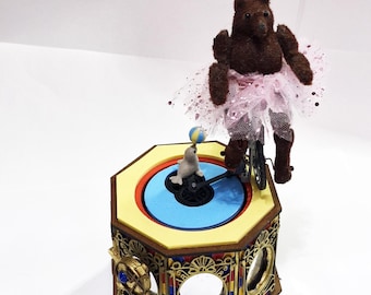 Bear on a unicycle automata - cursed