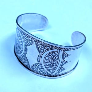 Amazigh Silver Bracelet with Tuareg Engravings – Tribal Sahara African – Handmade Fine Silver