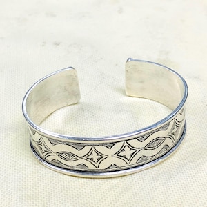 Bijou unique, Bracelet traditionnel Amazigh, design exclusif, artisanat marocain