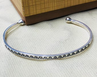 Handmade Berber 925 Silver Bracelet with Amazigh Engravings – Traditional Moroccan Cuff