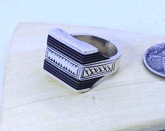 Bague Unique en Argent Faite Main – Détail Gravé, Design Authentique Inspiré des Berbères et Touaregs