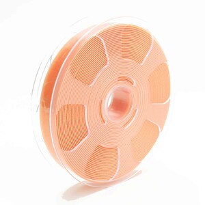 K&ouml;nnte beinhalten: Eine Spule mit orangefarbenem Stoffband, das um eine transparente Kunststoffspule gewickelt ist.