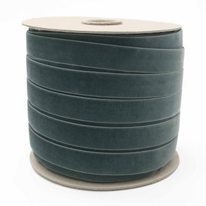 Fita de veludo cinza escuro por atacado para laços, enfeites de casamento, convites, florais, costura, embrulhos de presentes, etc. Fita de veludo cinza escuro (689)