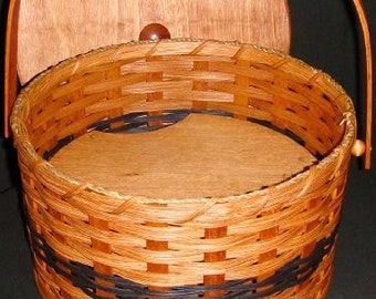 Amish Made Round Double Pie Carrier Basket with Tray and Lid