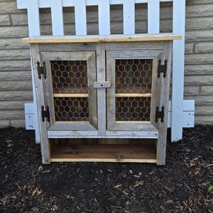Amish Handmade Barn wood Chicken wire Primitive Rustic Décor Barn Wood Bathroom Medicine Cabinet 2 chicken wire doors and two shelves