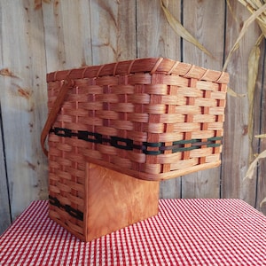 Stair Step Basket With Swivel Handle 9 Inch Step Basket Amish Handmade In Ohio Amish Wares 9&quot; Step Basket