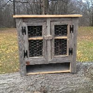 Amish Handmade Barnwood Chicken wire Primitive Rustic Decor Barn Wood Bathroom Medicine Cabinet 2 chickenwire doors and two shelves
